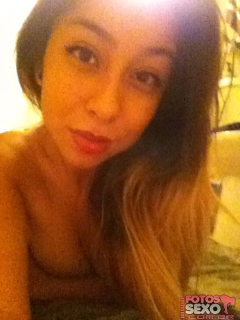Novinha safada topou manda nudes e caiu na net 9